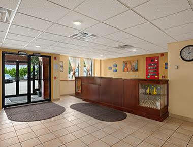 Days By Wyndham Burlington Hotel 2*